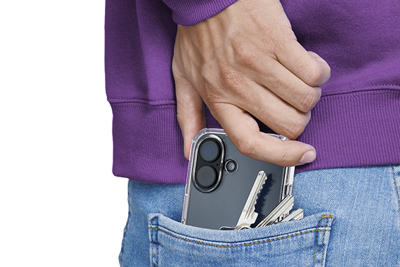 The smartphone is slipped into the back pocket of a pair of jeans, along with several keys - no problem thanks to the ‘Extreme Protect’ mobile phone cover, which protects it from scratches.