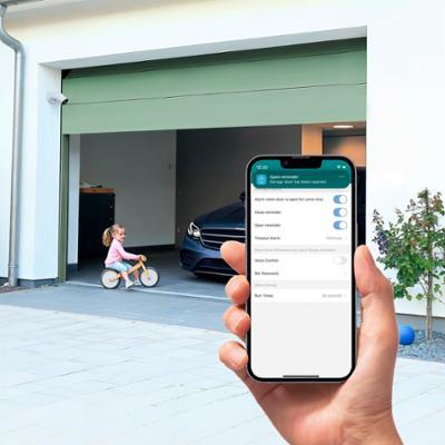 Garage door is closed with the mobile phone
